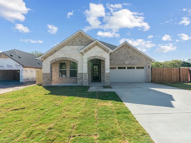 The Sunset Park Retreat — Safe, Quiet Driveway Near White Settlement