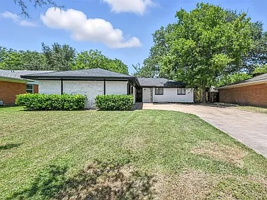 The Drive & Rest Spot — Quiet, Safe Driveway in Grand Prairie